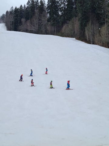 Partii libere in extrasezon in taberele de ski pentru copii